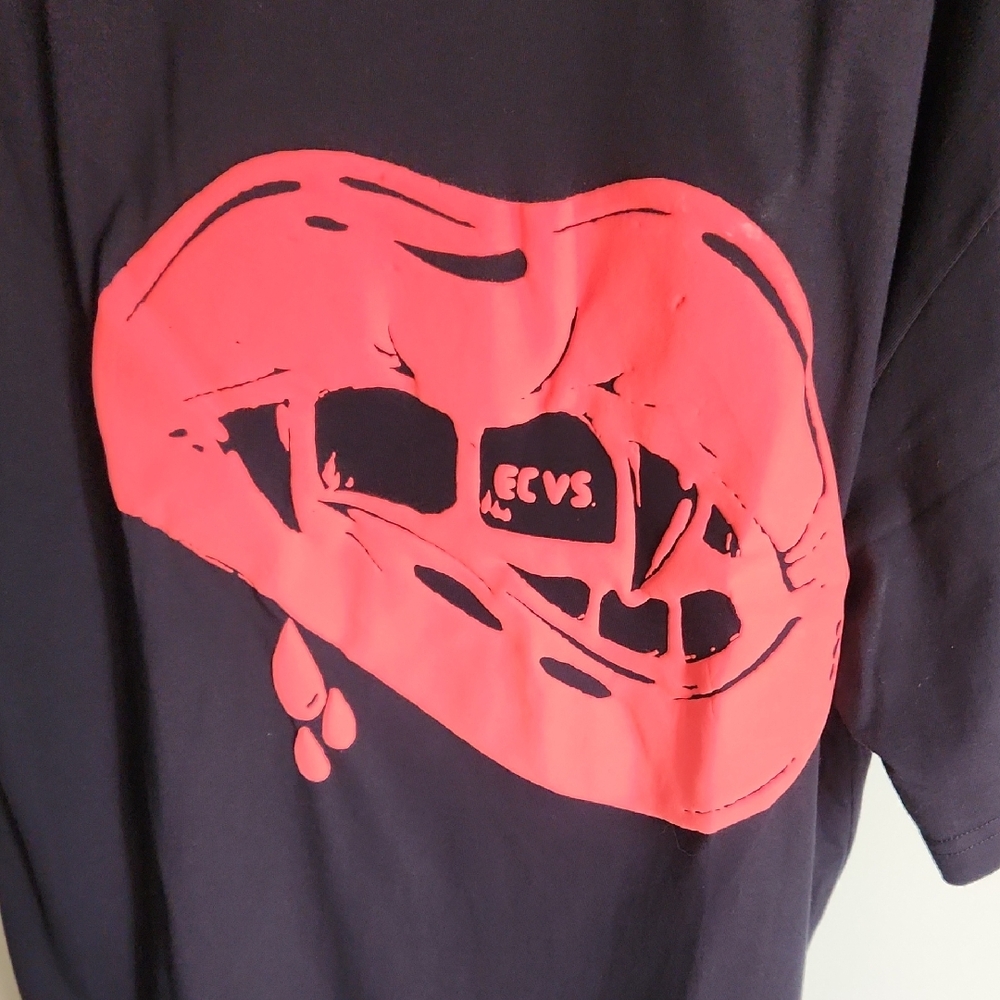 Black T-Shirt with Red Graphic Vampire Lips